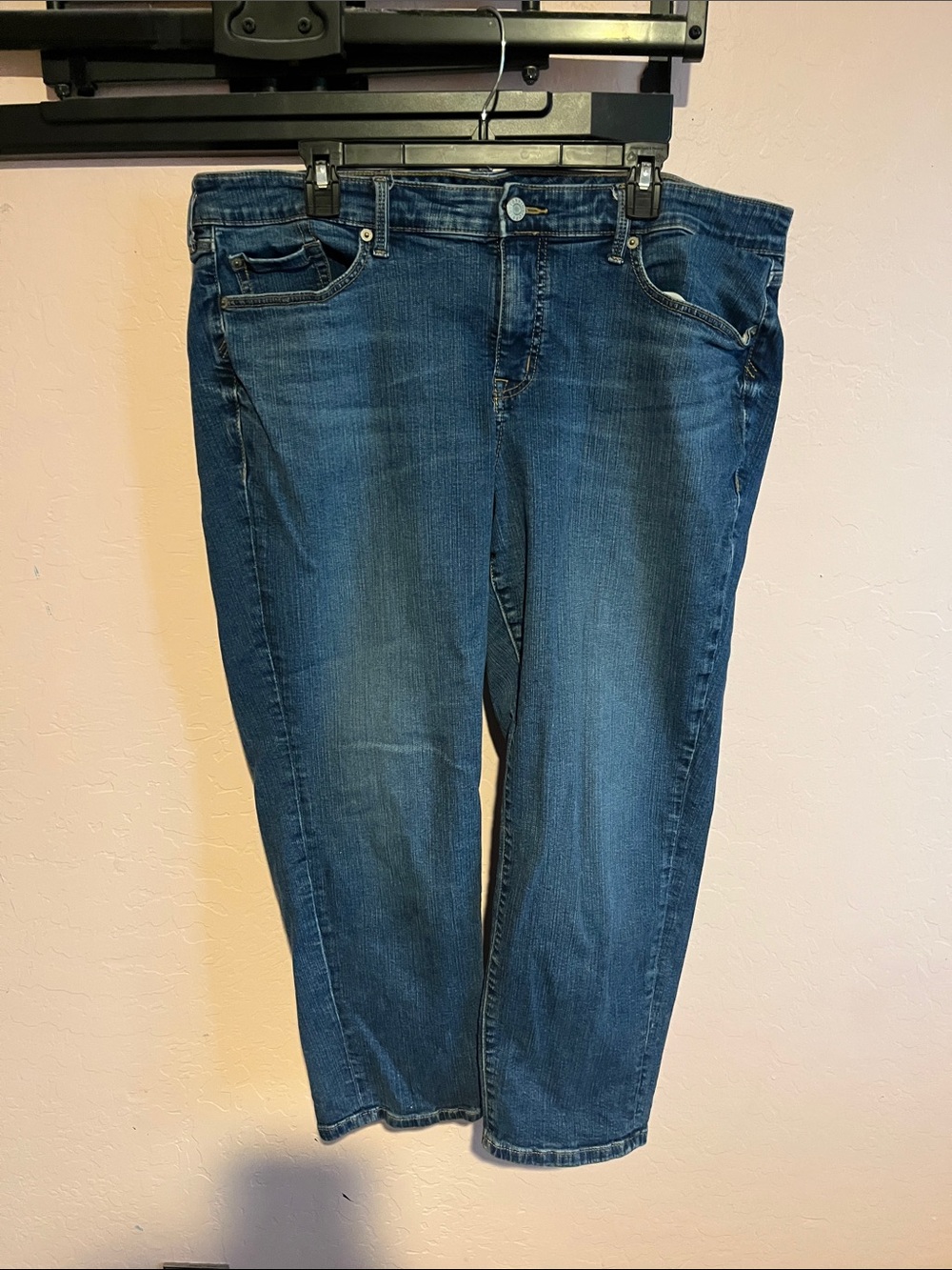 Straight Leg Women's Jeans in Medium Blue Wash